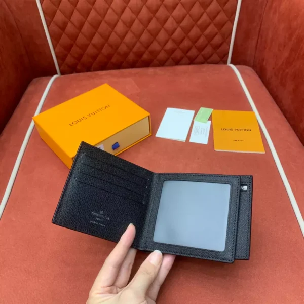 Louis Vuitton Amerigo Wallet - WL18