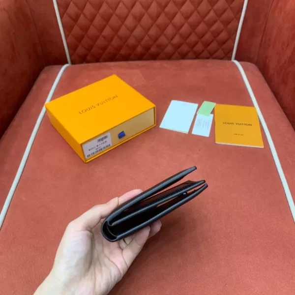 Louis Vuitton Amerigo Wallet - WL18