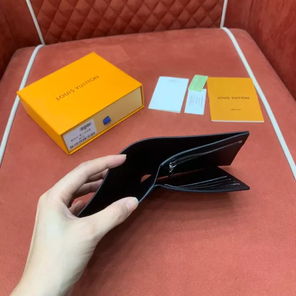 Louis Vuitton Amerigo Wallet - WL18