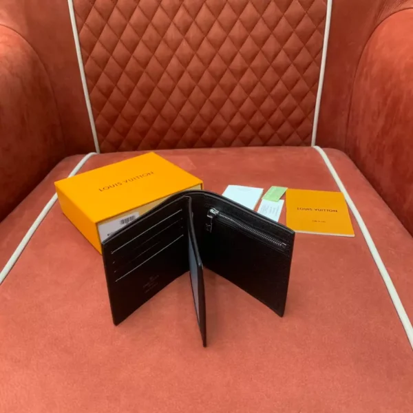 Louis Vuitton Amerigo Wallet - WL18