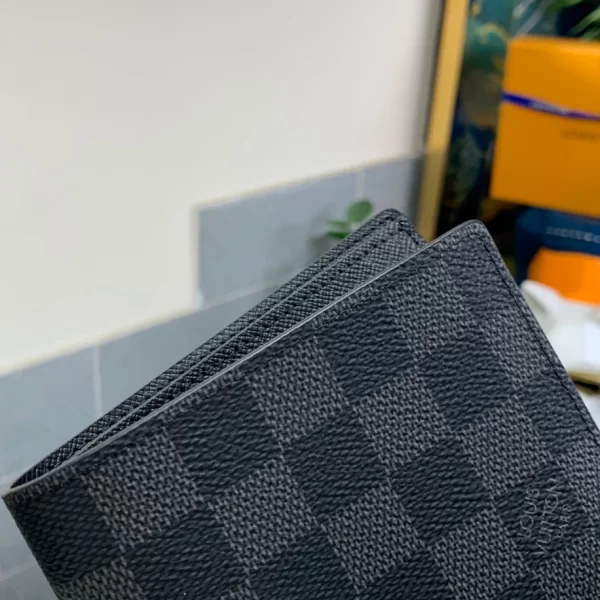 Louis Vuitton Slender Wallet - WL22