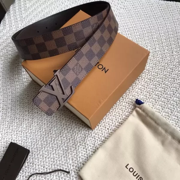 LV Initials 40MM Reversible Belt - B013