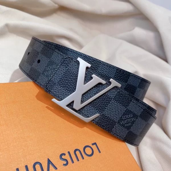 LV Initials 40MM Reversible Belt - B014