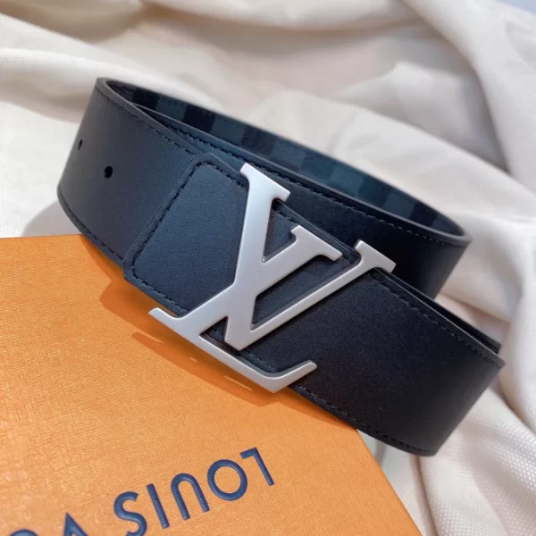 LV Initials 40MM Reversible Belt - B014