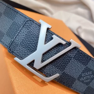 LV Initials 40MM Reversible Belt - B014