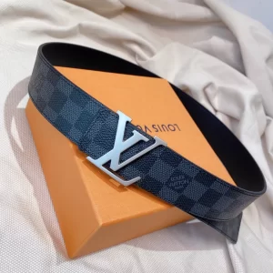 LV Initials 40MM Reversible Belt - B014