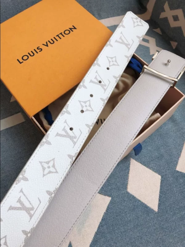 LV Initials 40mm Reversible Belt - B031