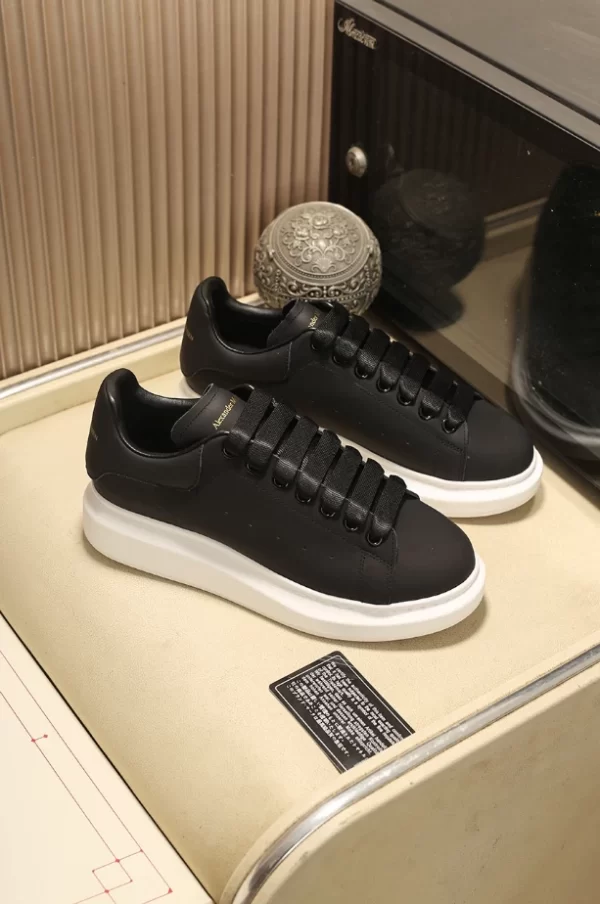 Alexander McQueen Oversized Sneaker in Black - RAS01