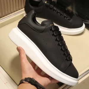 Alexander McQueen Oversized Sneaker in Black - RAS01