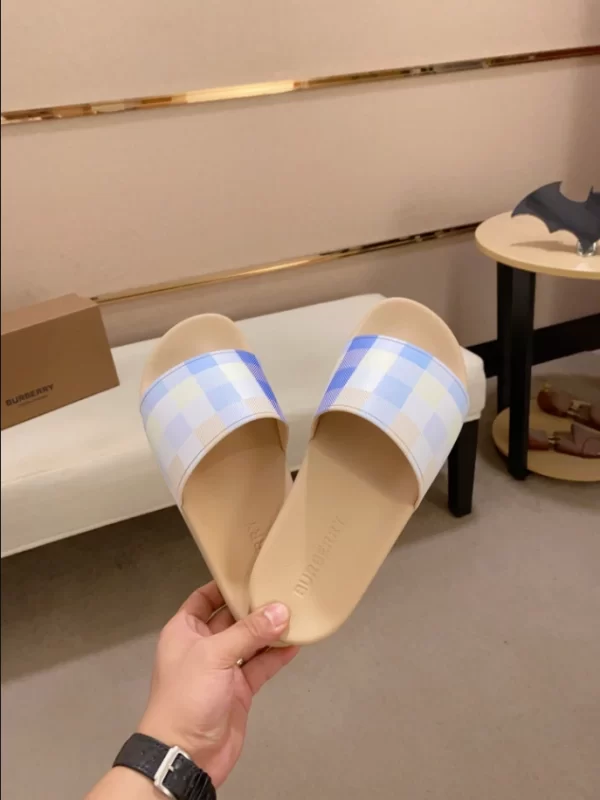 Burberry Check Slides - SB06