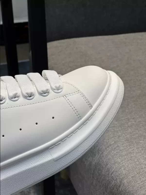 Alexander McQueen Oversized Sneaker - RAS17