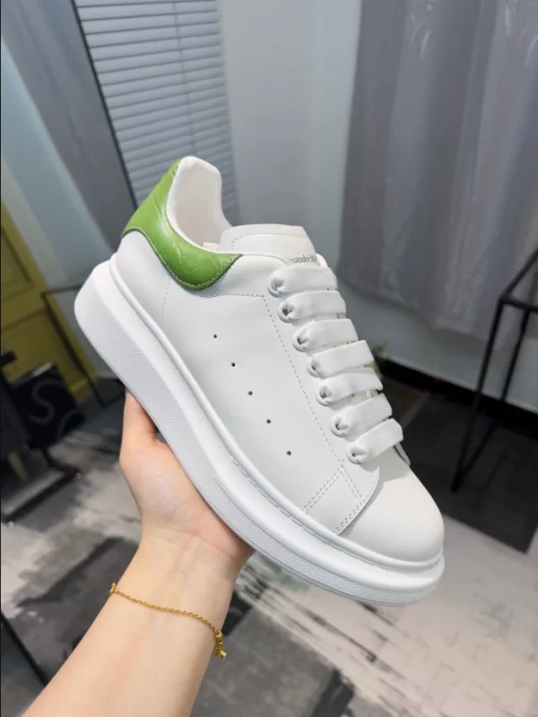 Alexander McQueen Oversized Sneaker - RAS19