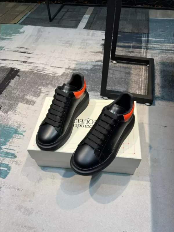 Alexander McQueen Oversized Sneaker - RAS22