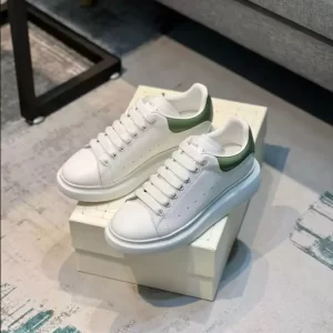 Alexander McQueen Oversized Sneaker - RAS26