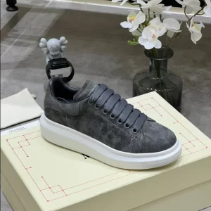 Alexander McQueen Oversized Sneaker - RAS32