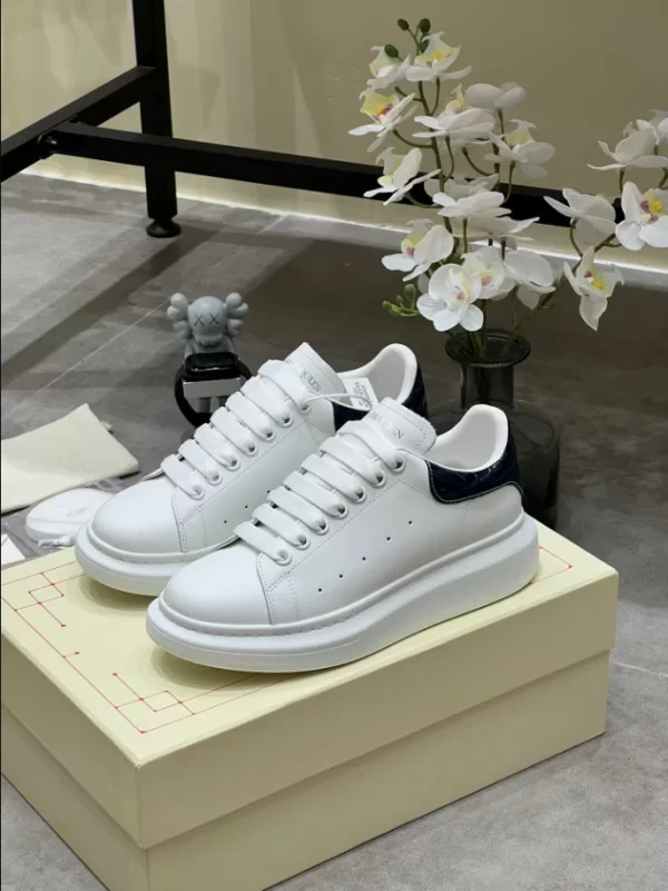 Alexander McQueen Oversized Sneaker - RAS33