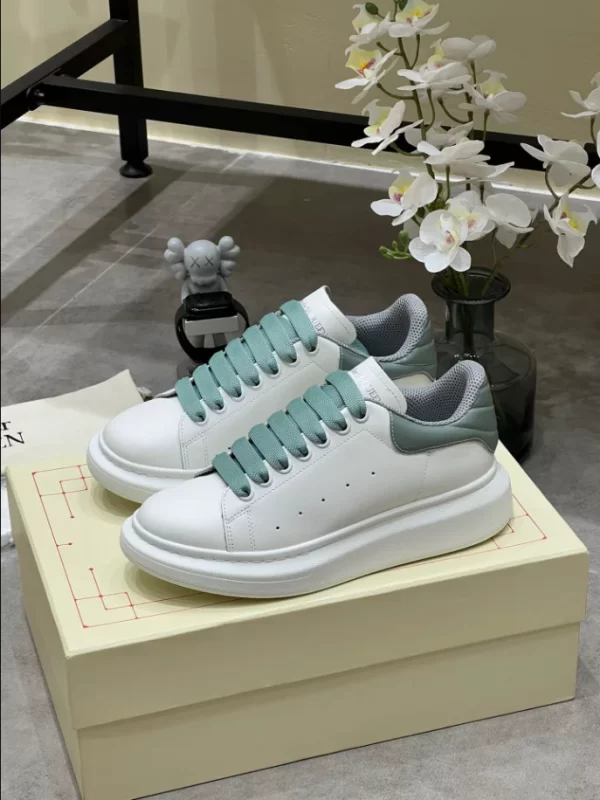 Alexander McQueen Oversized Sneaker - RAS40