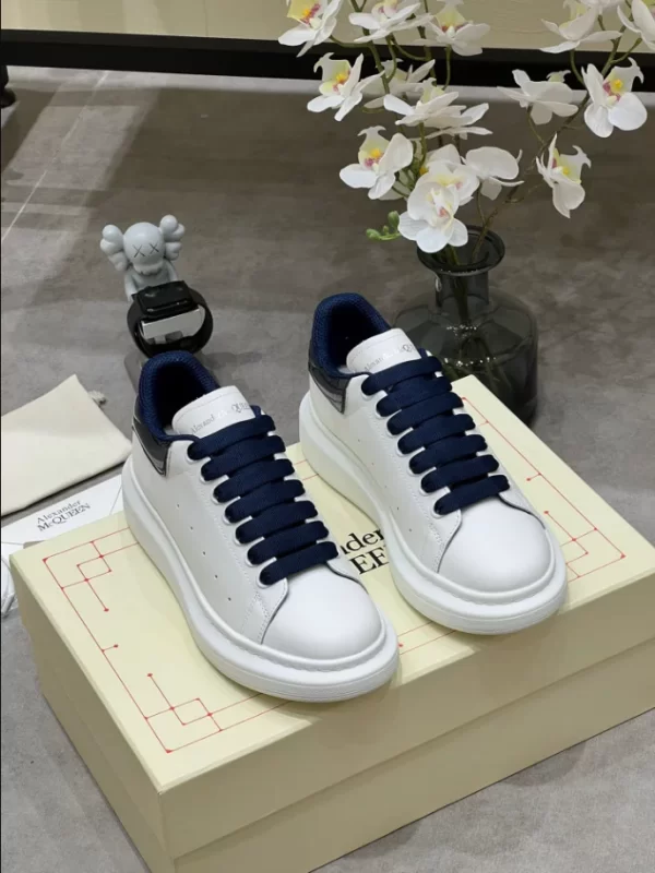 Alexander McQueen Oversized Sneaker - RAS41