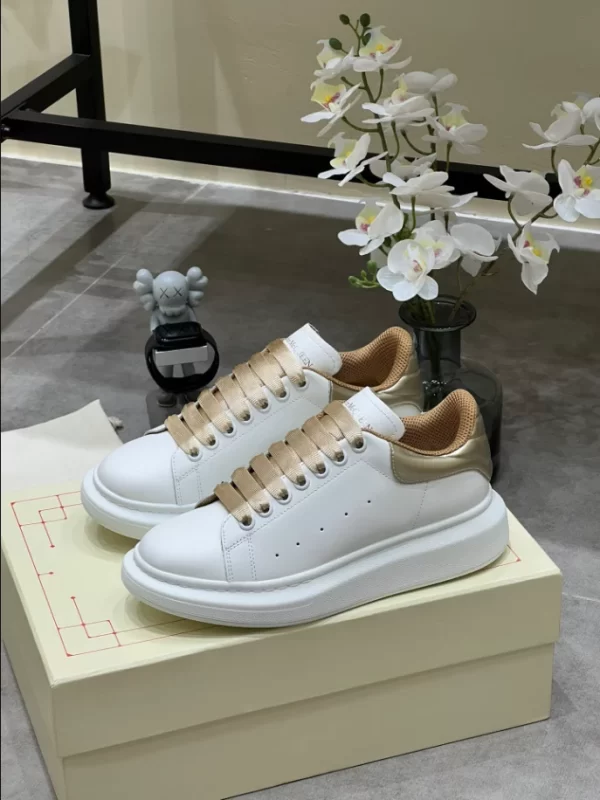 Alexander McQueen Oversized Sneaker - RAS42