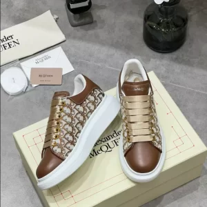 Alexander McQueen Oversized Sneaker - RAS54