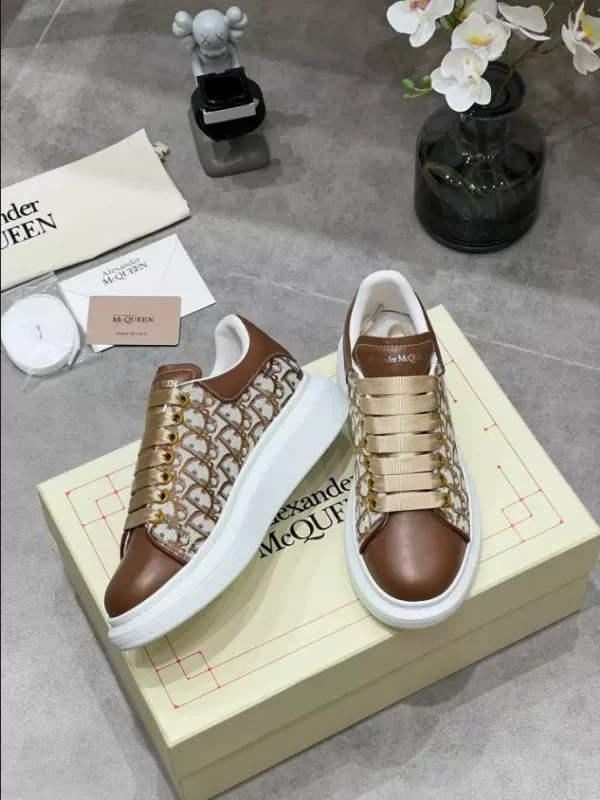 Alexander McQueen Oversized Sneaker - RAS54