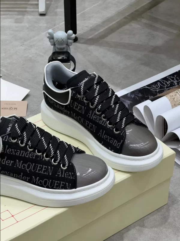 Alexander McQueen Oversized Sneaker - RAS63