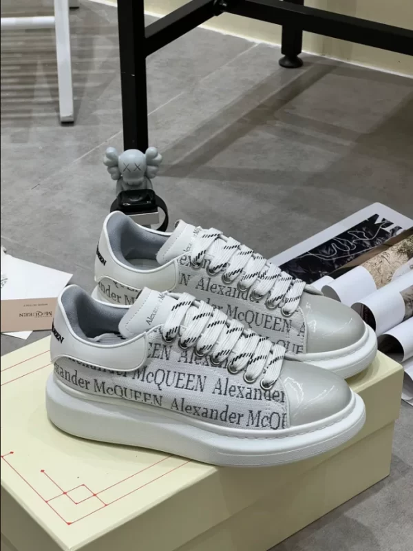 Alexander McQueen Oversized Sneaker - RAS65