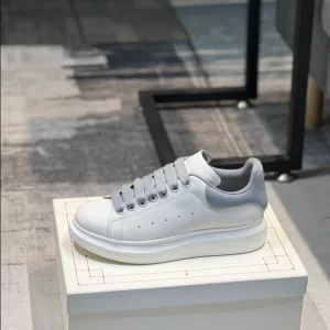 Alexander McQueen Oversized Sneaker - RAS12