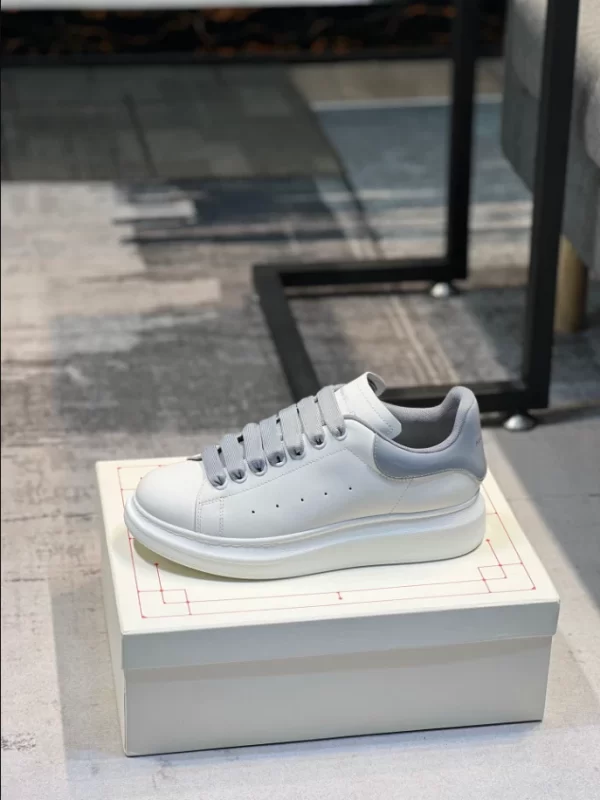 Alexander McQueen Oversized Sneaker - RAS12