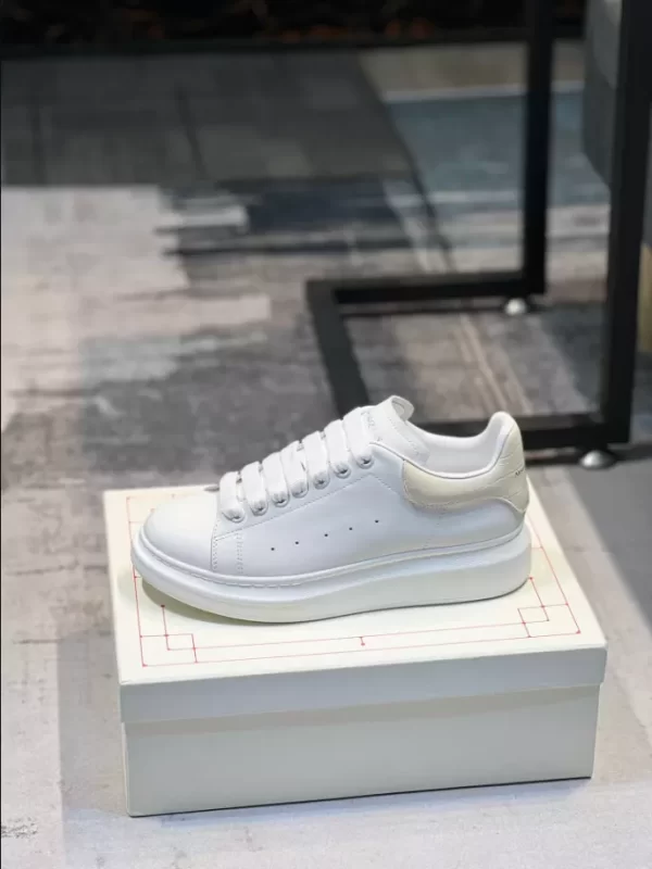 Alexander McQueen Oversized Sneaker - RAS17