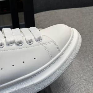 Alexander McQueen Oversized Sneaker - RAS19