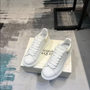 Alexander McQueen Oversized Sneaker - RAS20