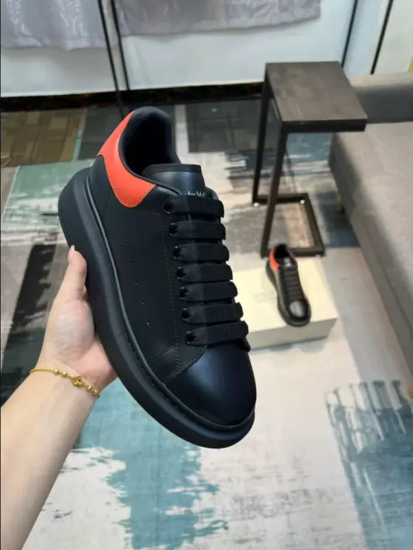 Alexander McQueen Oversized Sneaker - RAS22