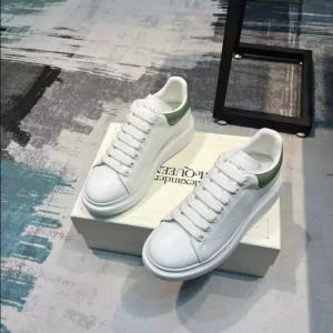 Alexander McQueen Oversized Sneaker - RAS26