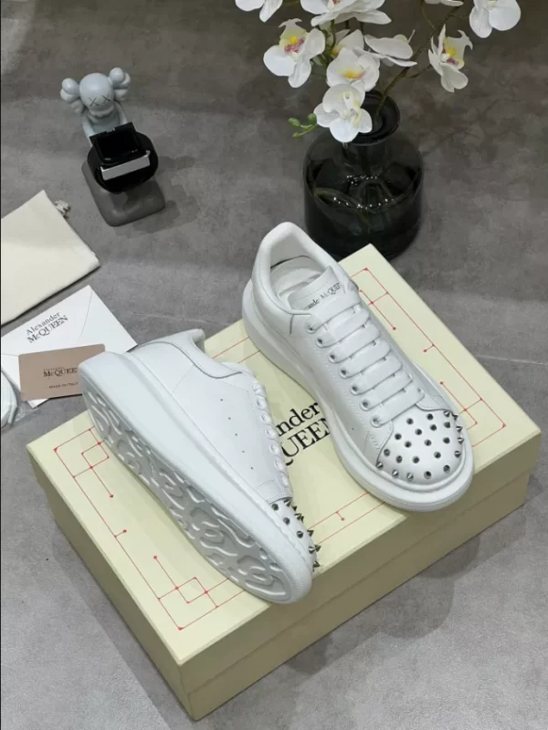 Alexander McQueen Oversized Sneaker - RAS29