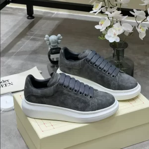 Alexander McQueen Oversized Sneaker - RAS32