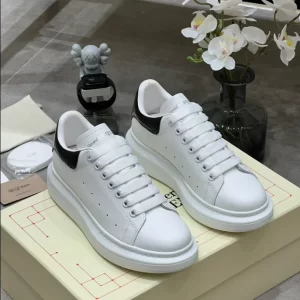 Alexander McQueen Oversized Sneaker - RAS36