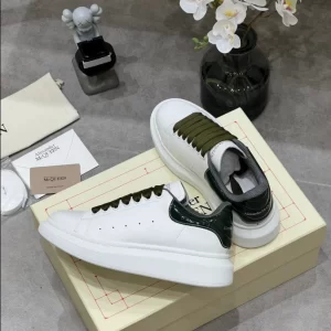 Alexander McQueen Oversized Sneaker - RAS38