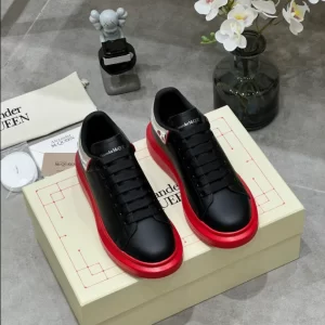 Alexander McQueen Oversized Sneaker - RAS27