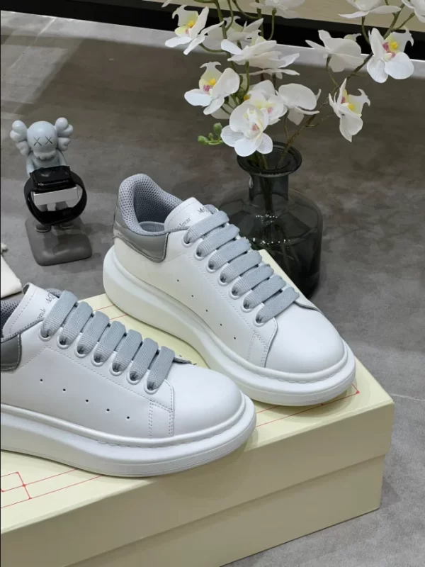 Alexander McQueen Oversized Sneaker - RAS39