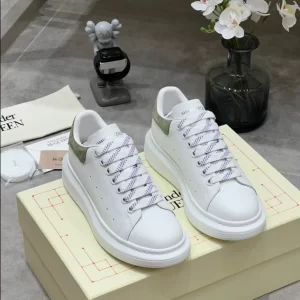 Alexander McQueen Oversized Sneaker - RAS52