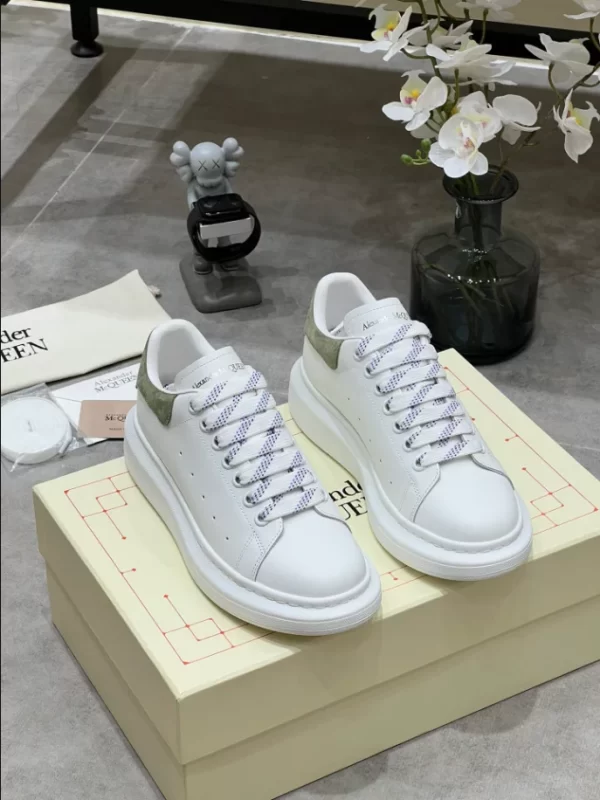 Alexander McQueen Oversized Sneaker - RAS52