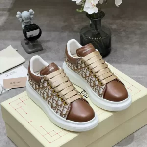 Alexander McQueen Oversized Sneaker - RAS54