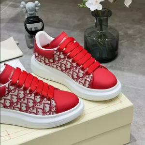 Alexander McQueen Oversized Sneaker - RAS55