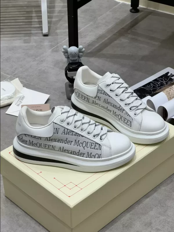 Alexander McQueen Oversized Sneaker - RAS58