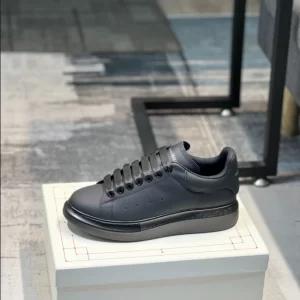 Alexander McQueen Oversized Sneaker - RAS11