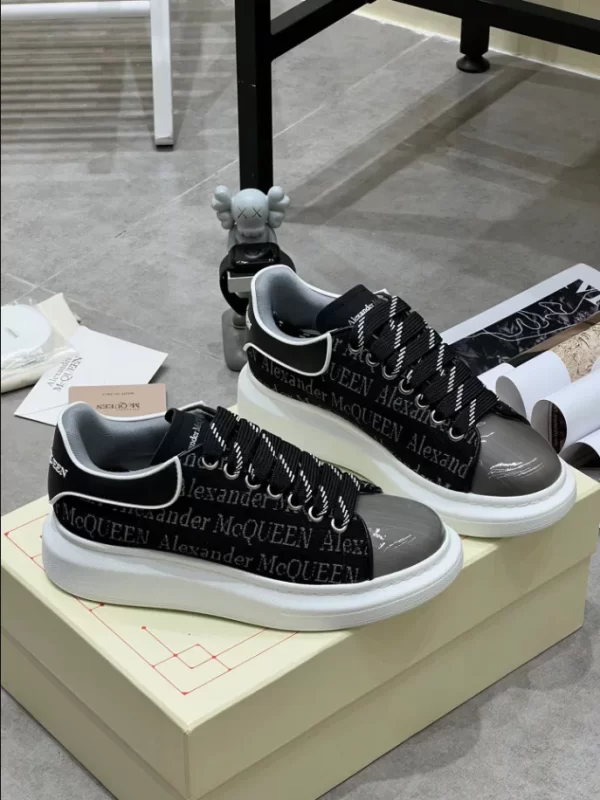 Alexander McQueen Oversized Sneaker - RAS63