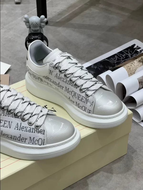 Alexander McQueen Oversized Sneaker - RAS65