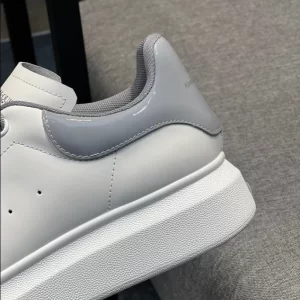 Alexander McQueen Oversized Sneaker - RAS12