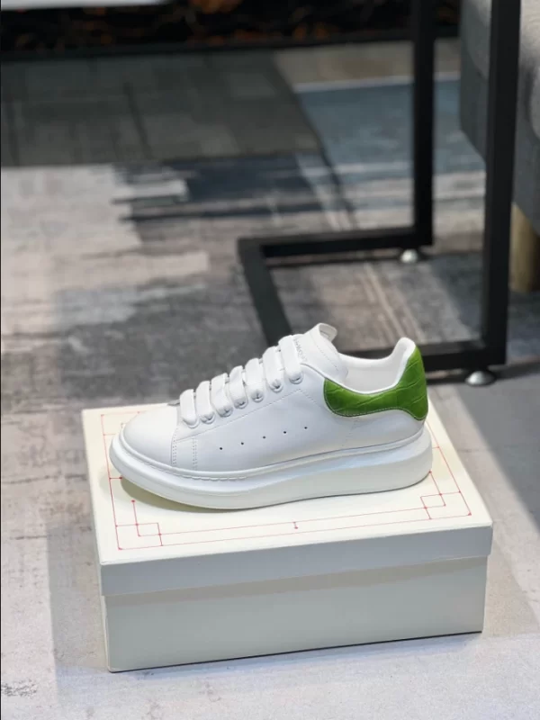 Alexander McQueen Oversized Sneaker - RAS19